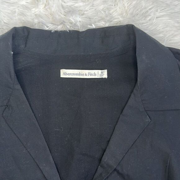 Abercrombie and Fitch Cropped Collared Blouse in Black size Medium - Picture 2 of 9